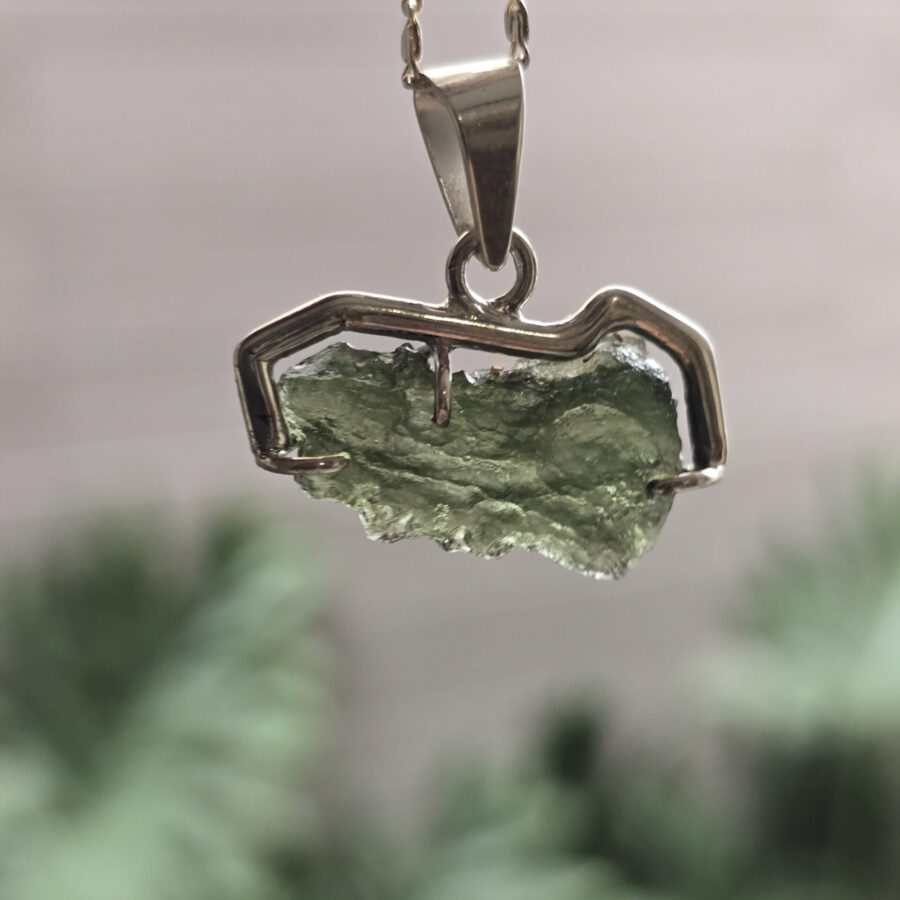 Dije de plata .925 con moldavita natural