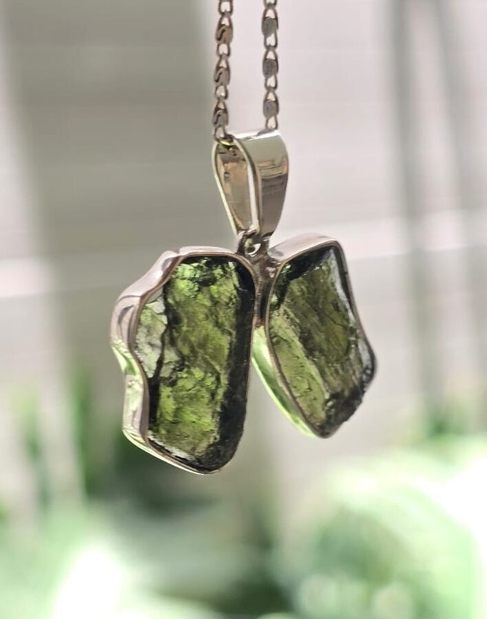 dije en plata 9.25 con moldavita natural