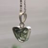 Dije en plata 9.25 con moldavita natural