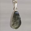 Dije en plata con moldavita natural