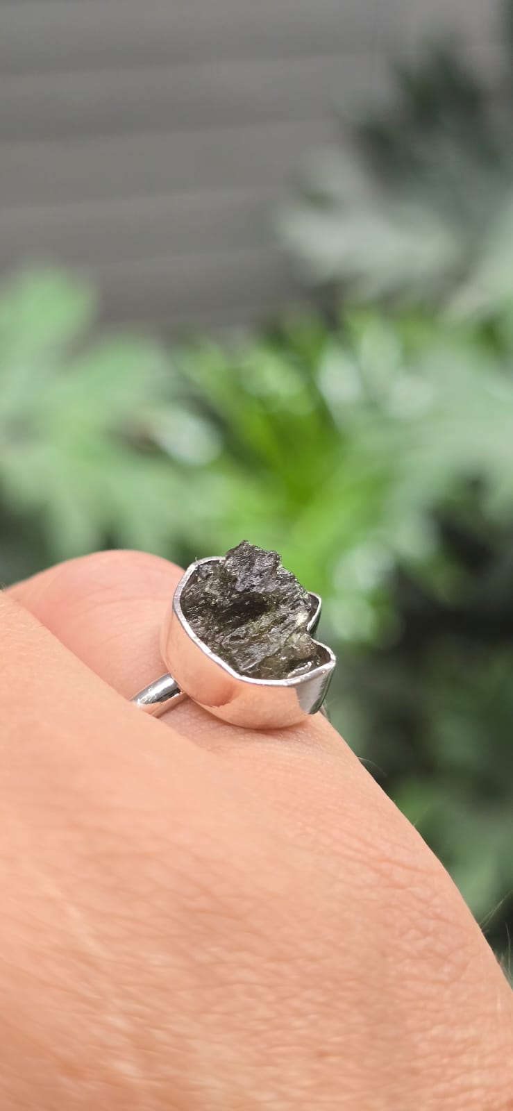 IMG-20250510-WA0001 anillo de plata 9.25 con moldavita natural