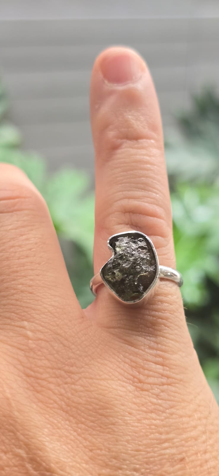 IMG-20250510-WA0004 anillo de plata 9.25 con moldavita natural