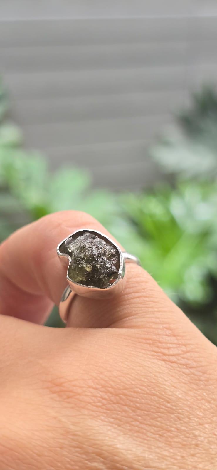 IMG-20250510-WA0005 anillo de plata 9.25 con moldavita natural