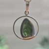 Dije en plata 9.25 con moldavita natural
