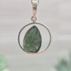 Dije en plata 9.25 con moldavita natural
