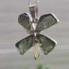 Dije en plata con moldavita natural