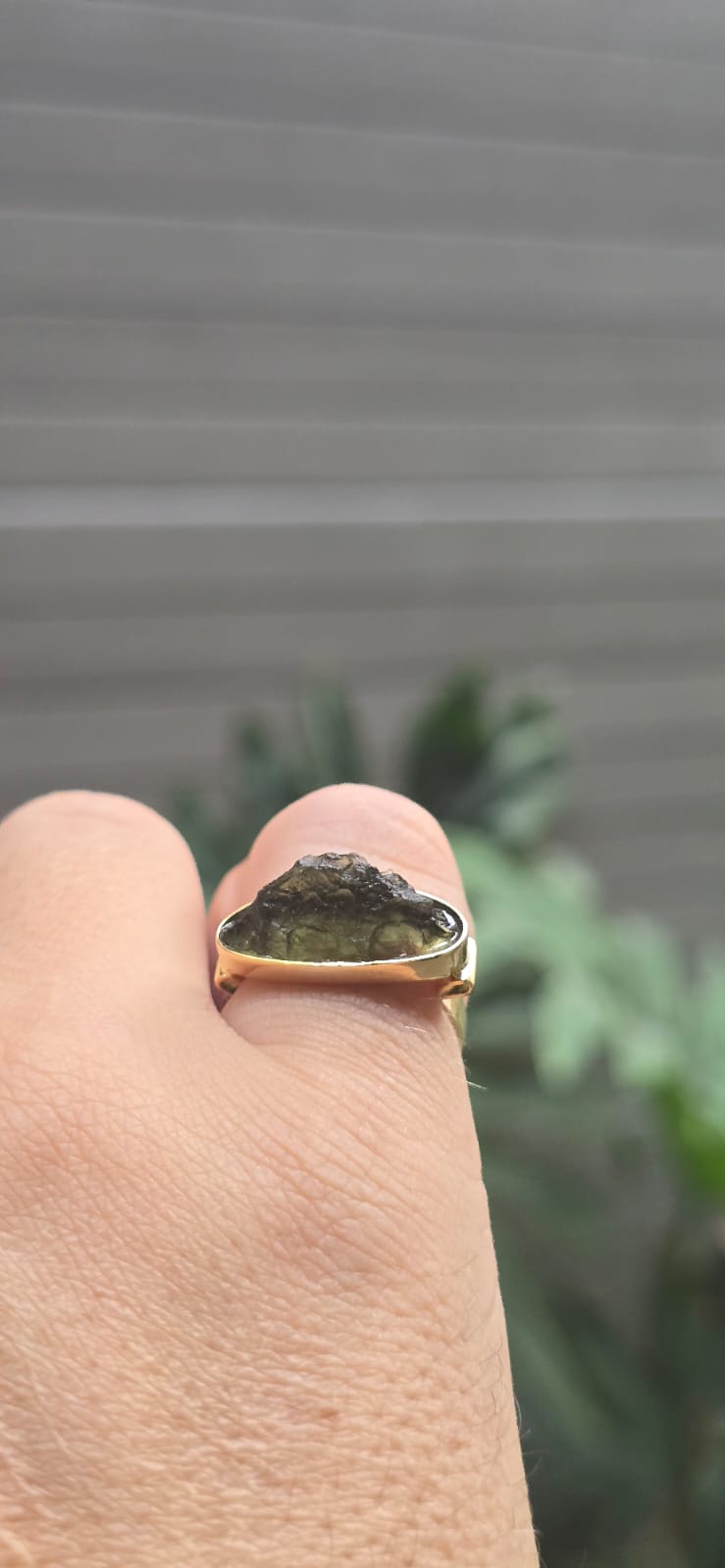 IMG-20250517-WA0007 Anillo en oro de 14 quilates con moldavita natural