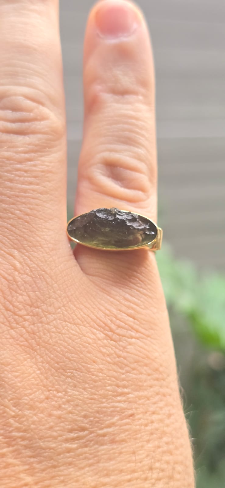IMG-20250517-WA0009 Anillo en oro de 14 quilates con moldavita natural