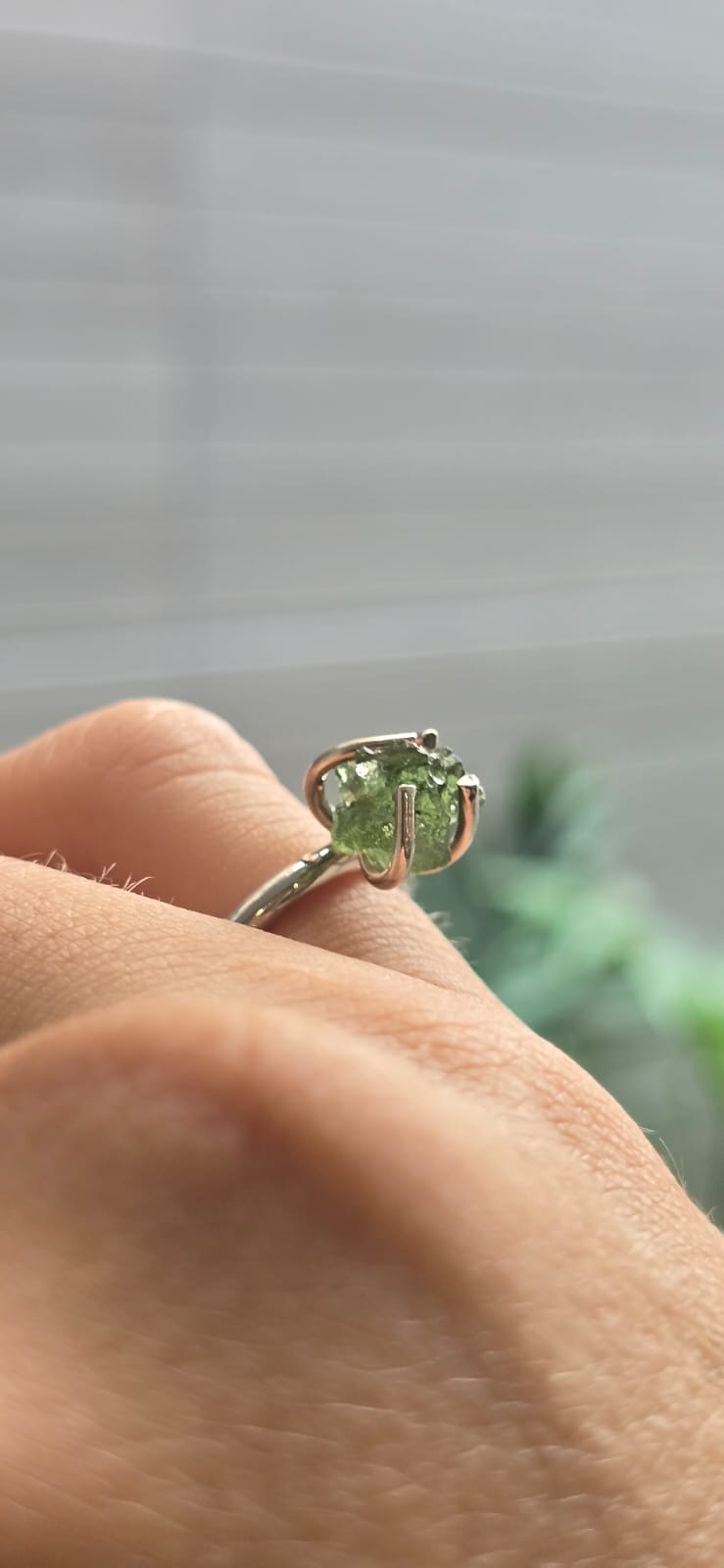 IMG-20250521-WA0003 anillo en plata 925 con moldavita natural
