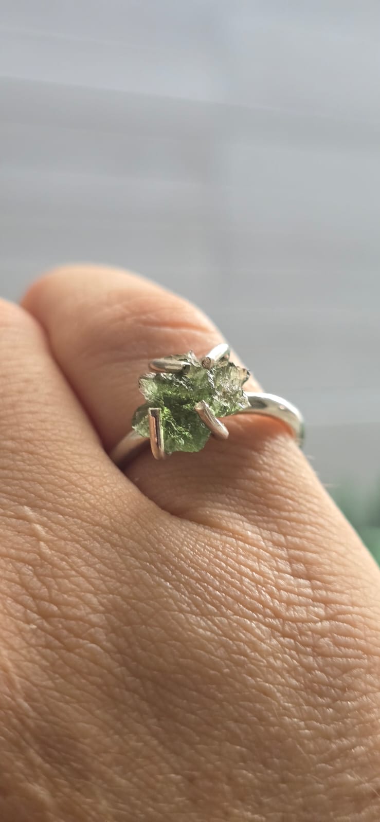 IMG-20250521-WA0006 anillo en plata 925 con moldavita natural
