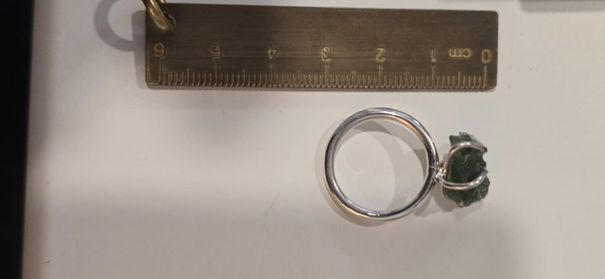 IMG-20250521-WA0008 anillo en plata 925 con moldavita natural