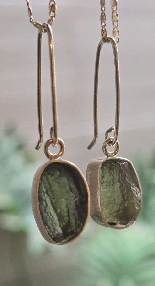 IMG-20250521-WA0016 aretes en plata 925 con moldavita natural