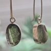 aretes en plata 925 con moldavita natural