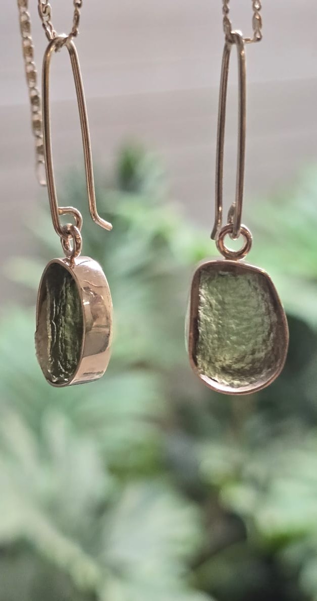 IMG-20250521-WA0020 aretes en plata 925 con moldavita natural