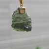 Dije de oro de 14 quilates con moldavita natura