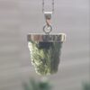 Dije en plata 9.25 con moldavita natural