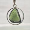 Dije en plata 9.25 con moldavita natural