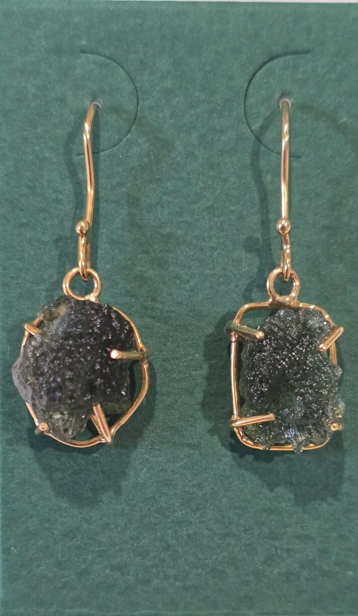 IMG-20250606-WA0003 Aretes en oro de 14 quilates con Moldavita natural
