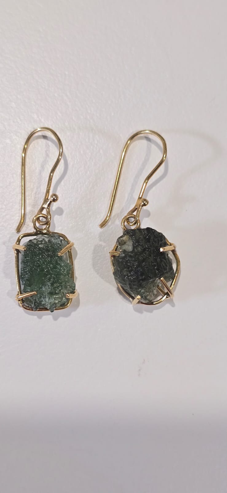 IMG-20250606-WA0005 Aretes en oro de 14 quilates con Moldavita natural