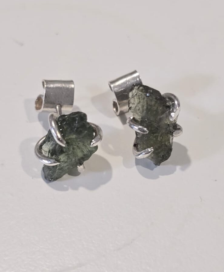 Aretes en plata 9.25 con moldavita natural