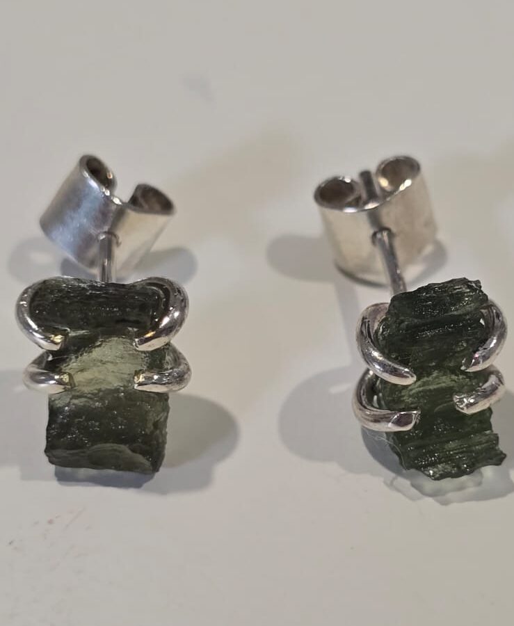 Aretes en plata 9.25 con moldavita natural