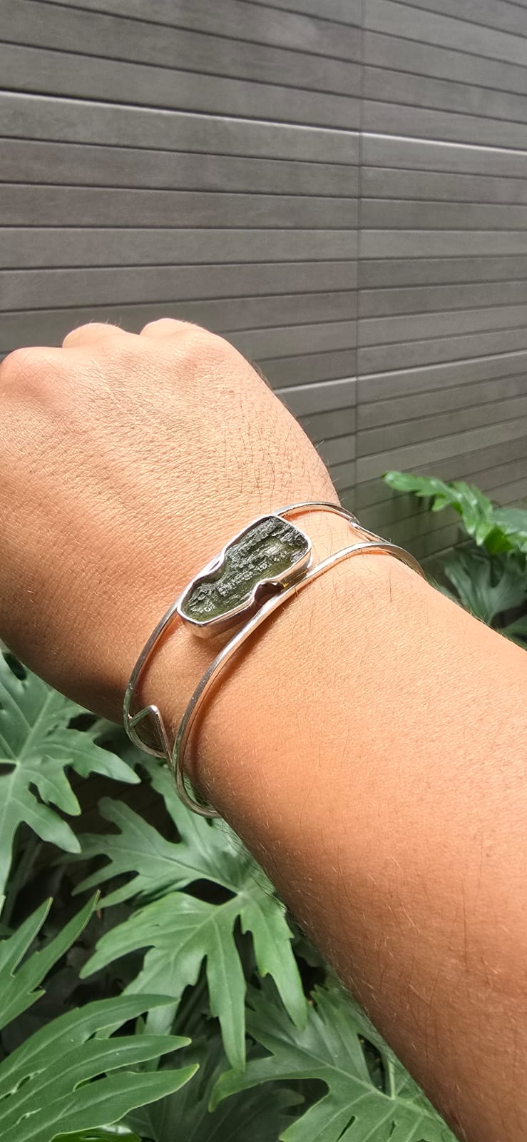 Pulsera en plata 9.25 con moldavita natural