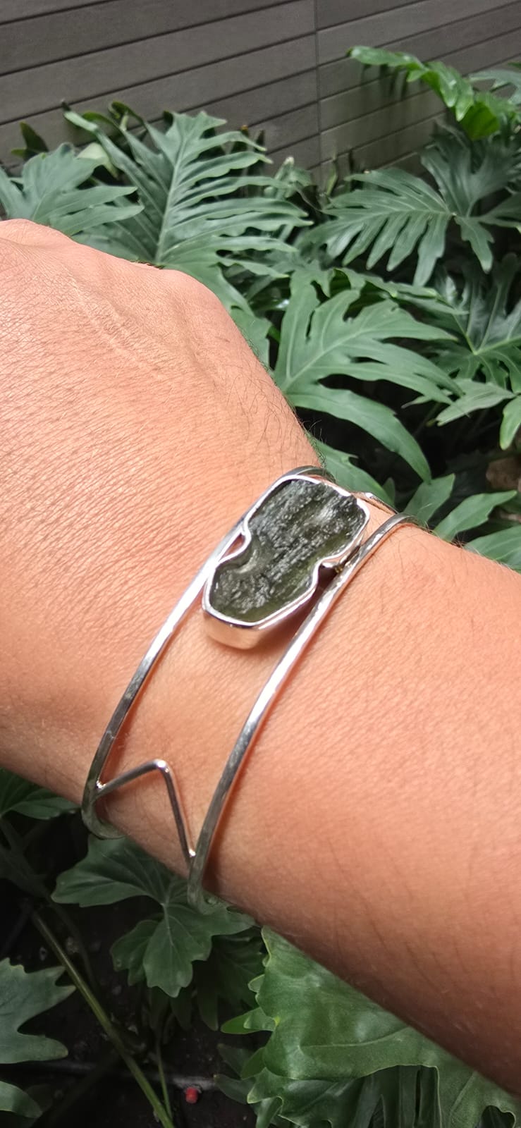 Pulsera en plata 9.25 con moldavita natural