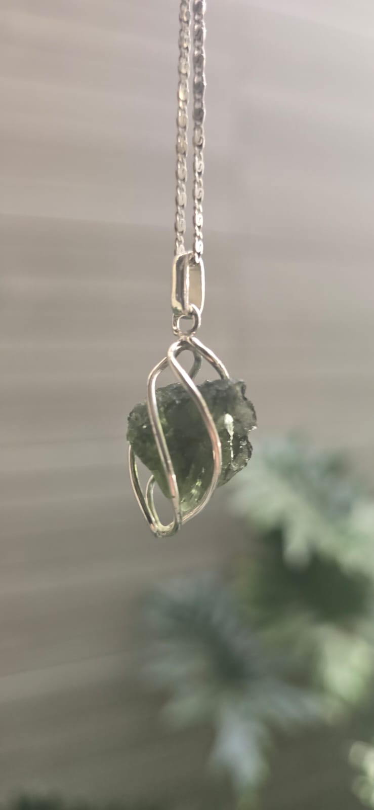 Dije en plata 9.25 con moldavita natural