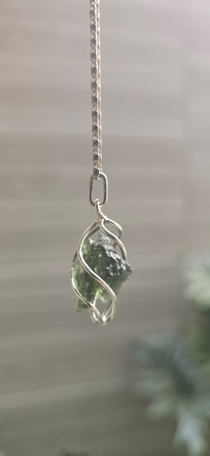 Dije en plata 9.25 con moldavita natural