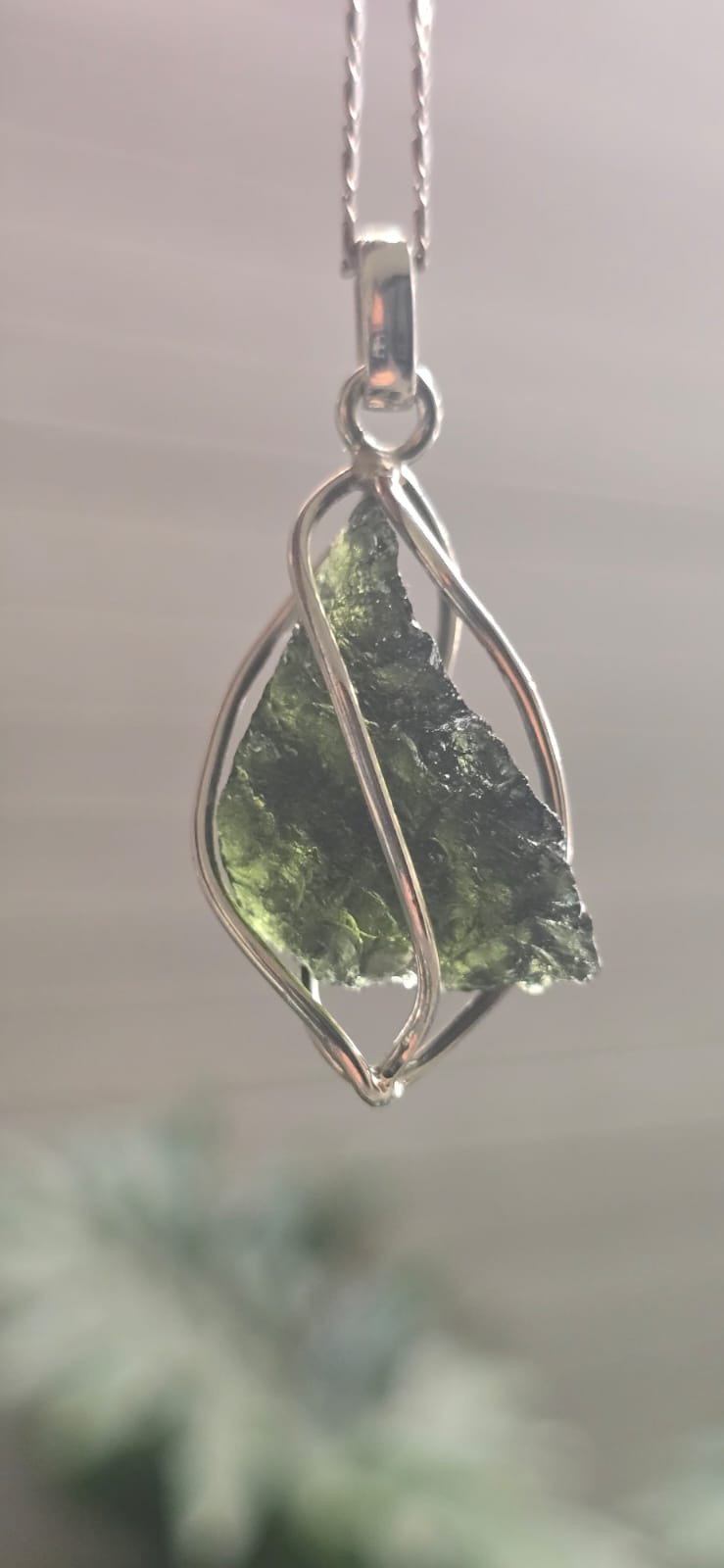 Dije en plata 9.25 con moldavita natural