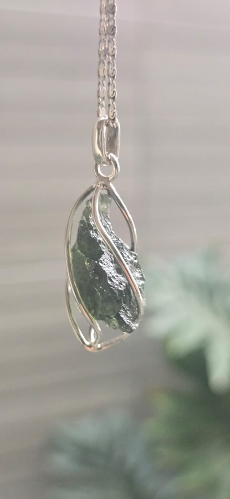 Dije en plata 9.25 con moldavita natural