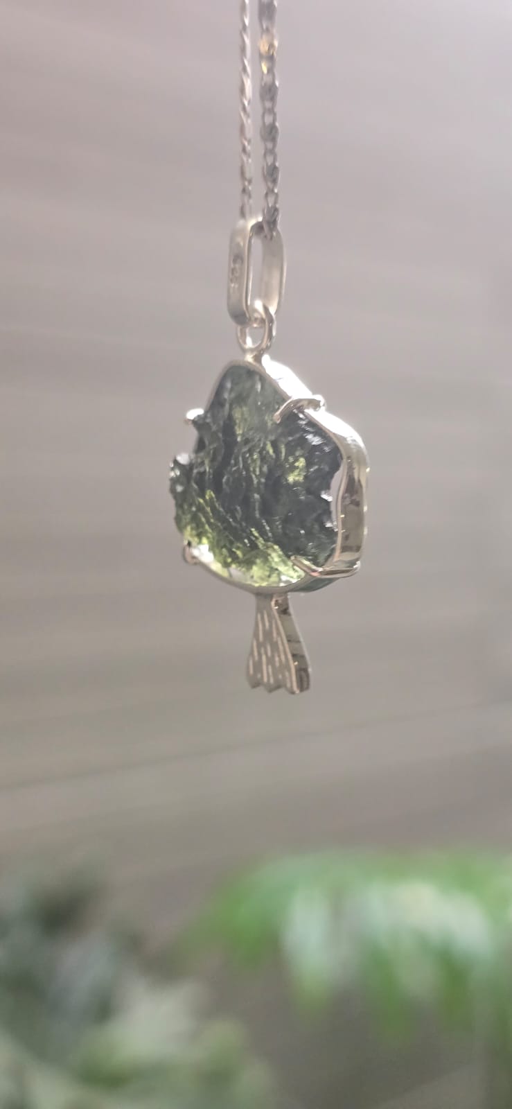 Dije en plata 9.25 con moldavita natural