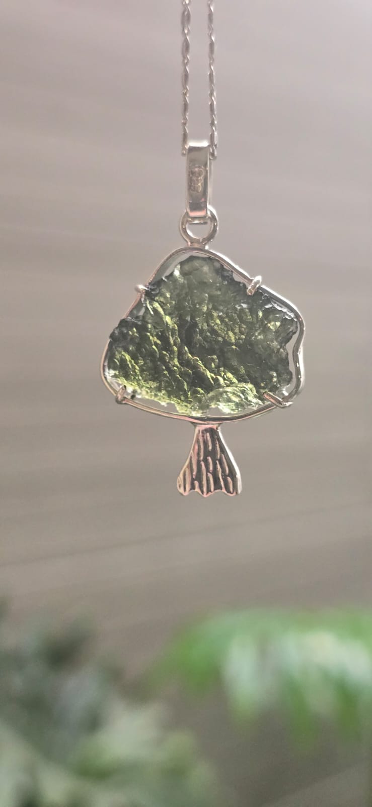 Dije en plata 9.25 con moldavita natural