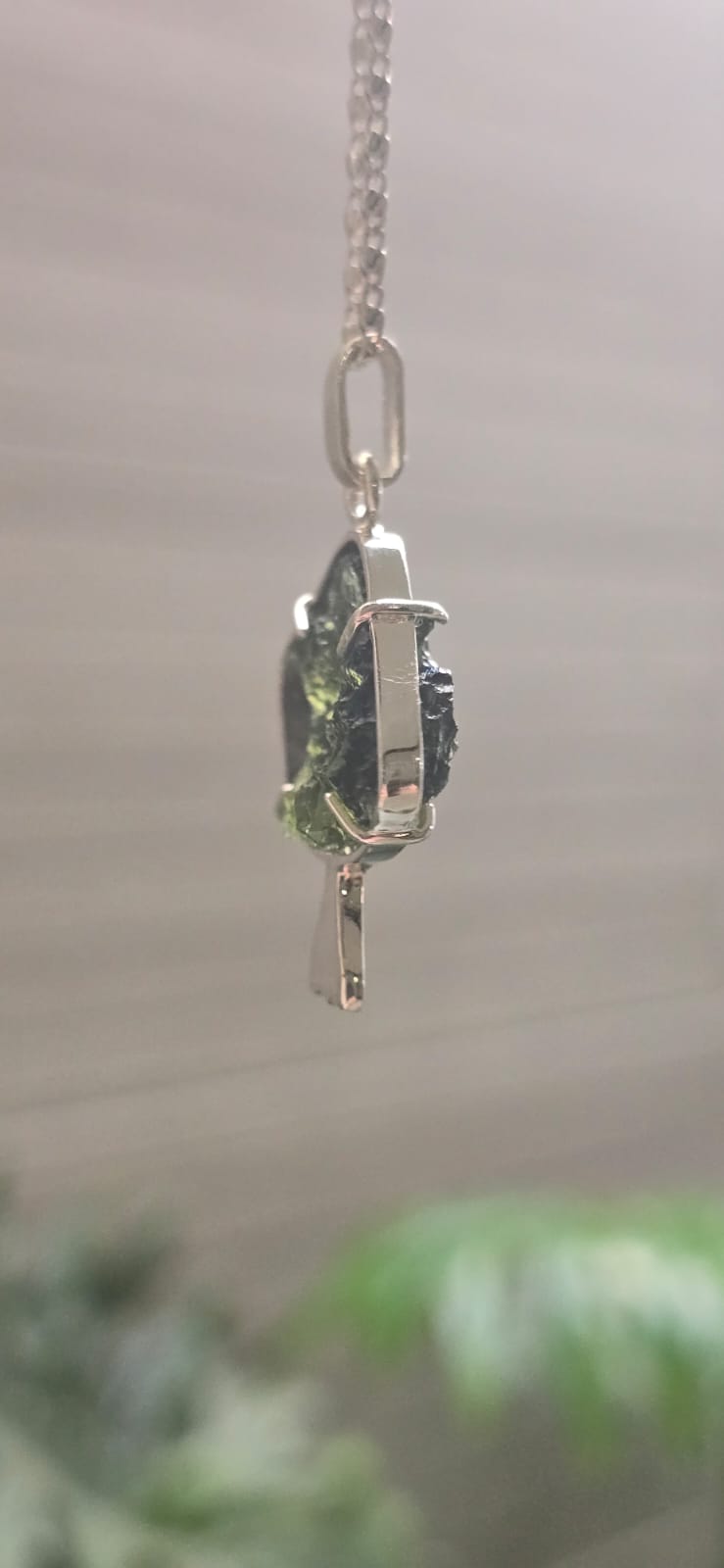 Dije en plata 9.25 con moldavita natural