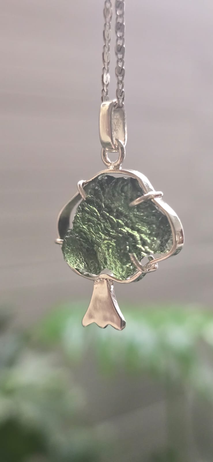 Dije en plata 9.25 con moldavita natural