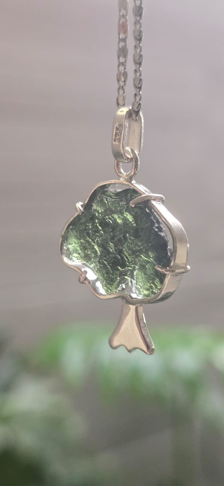 Dije en plata 9.25 con moldavita natural