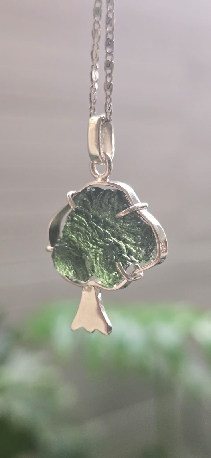 Dije en plata 9.25 con moldavita natural