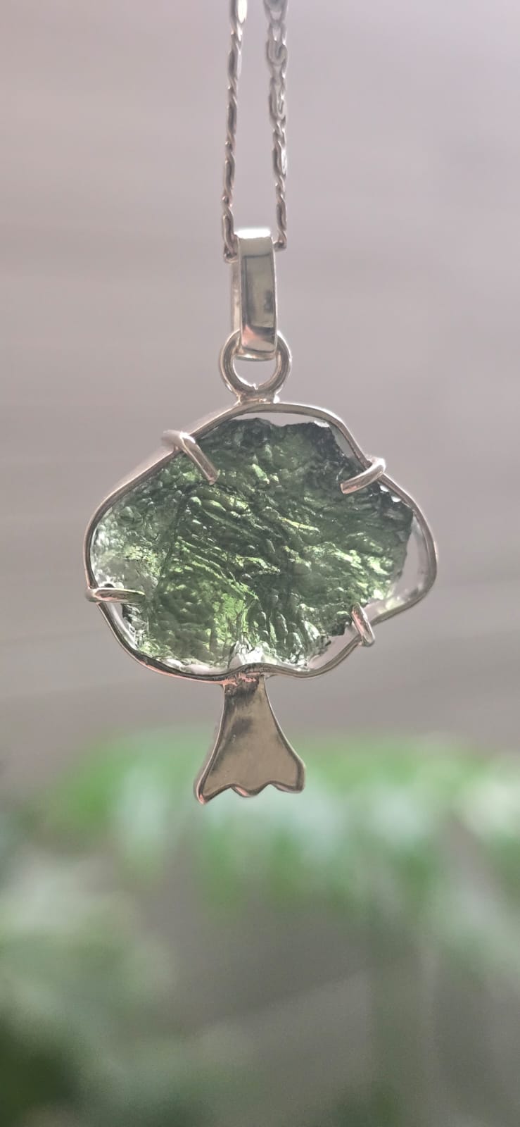 Dije en plata 9.25 con moldavita natural