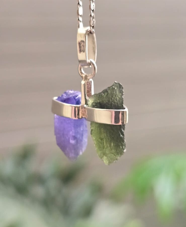 Dije en plata 9.25 con moldavita natural + tanzanita