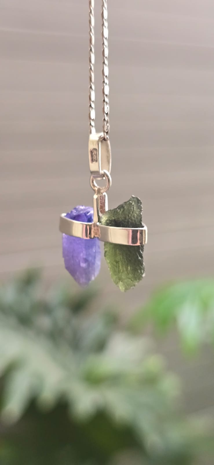 Dije en plata 9.25 con moldavita natural + tanzanita