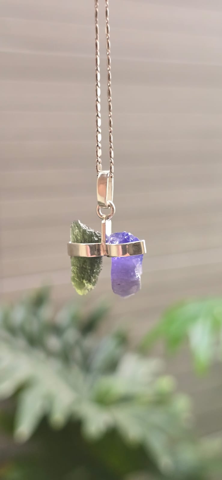 Dije en plata 9.25 con moldavita natural + tanzanita