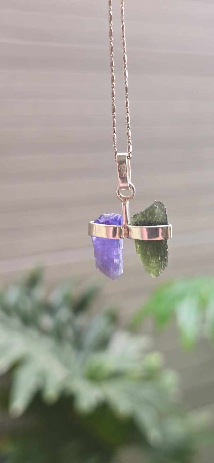 Dije en plata 9.25 con moldavita natural + tanzanita