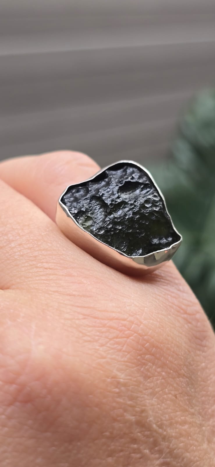 Anillo en plata 9.25 con moldavita natural