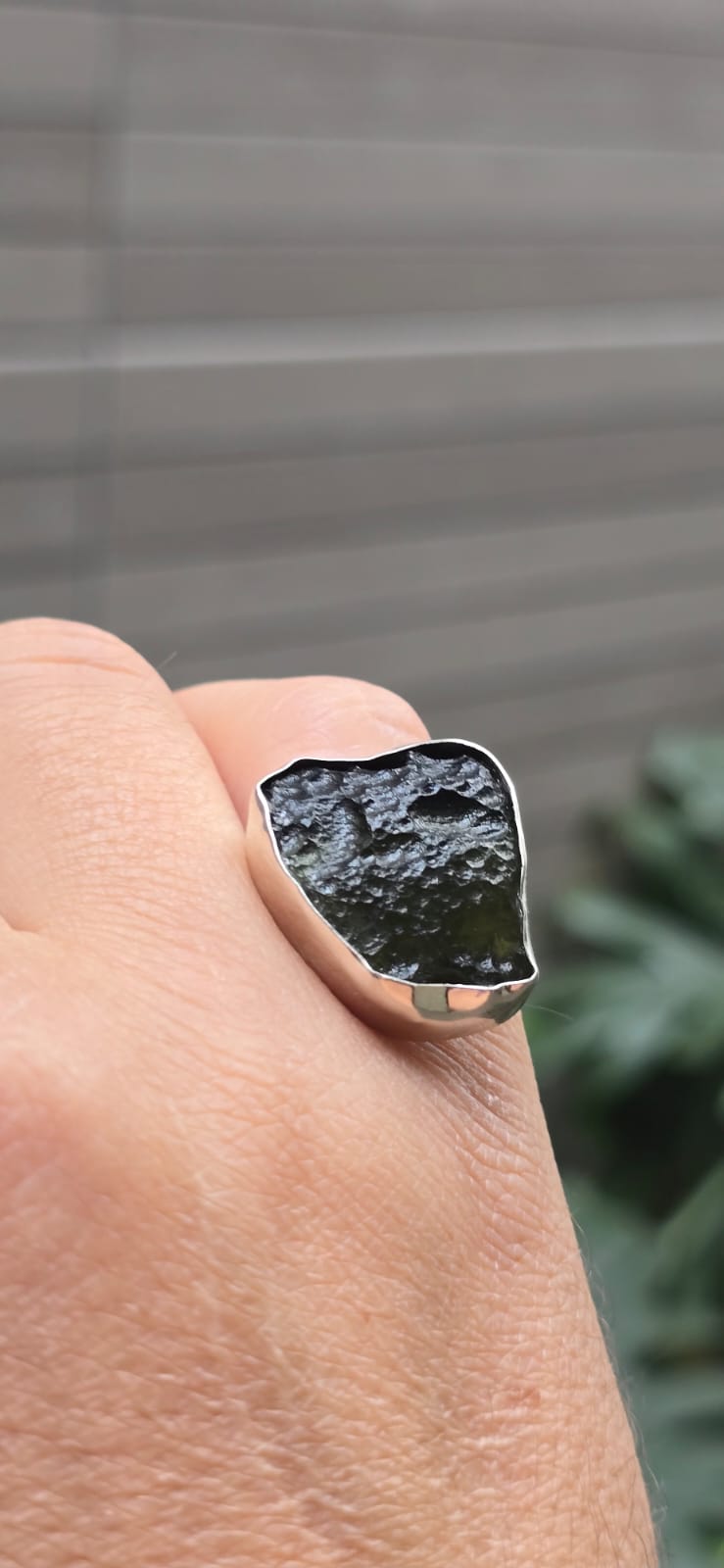 Anillo en plata 9.25 con moldavita natural