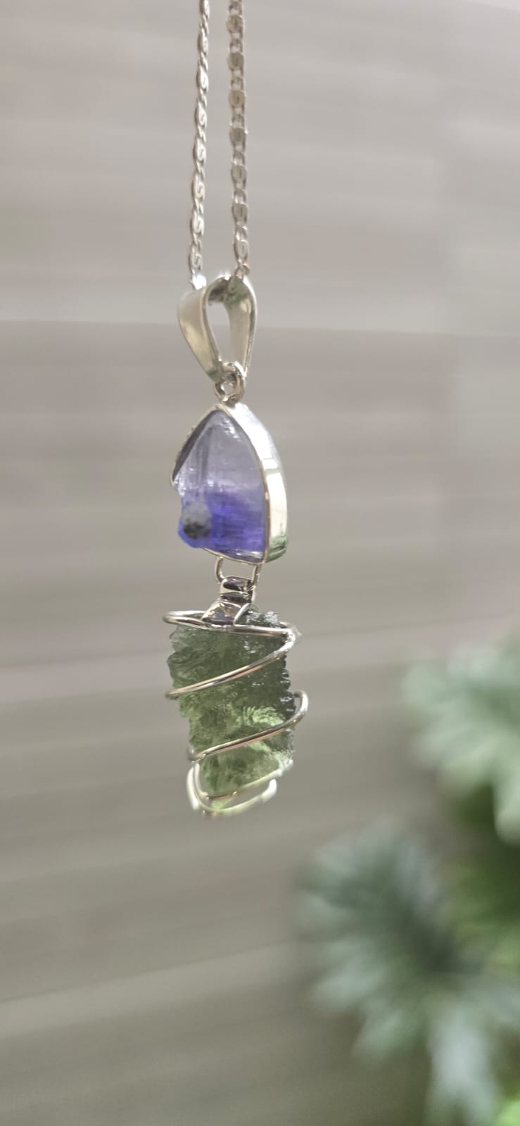 Dije en plata 9.25 con moldavita natural + tanzanita