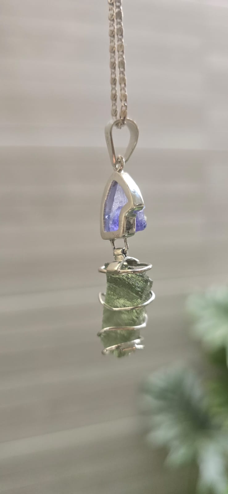 Dije en plata 9.25 con moldavita natural + tanzanita