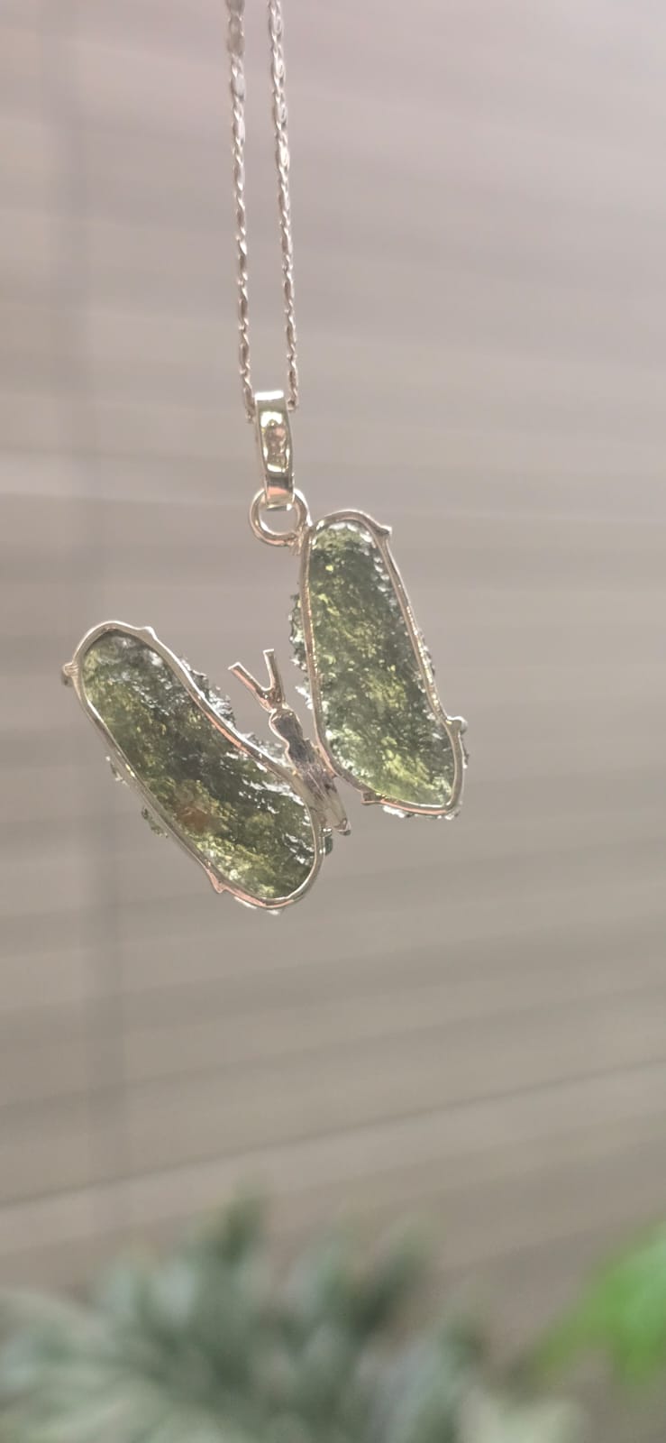 Dije en plata 9.25 con moldavita natural