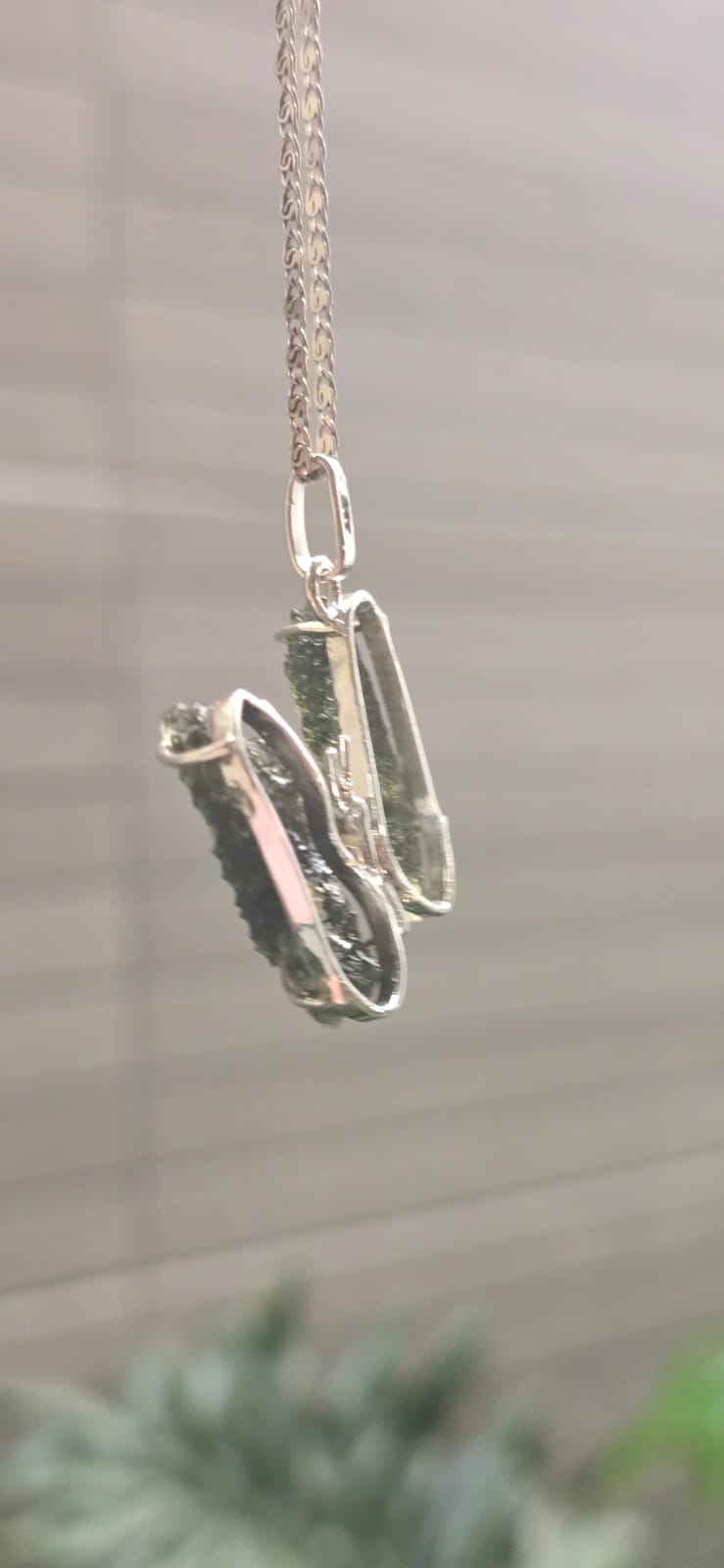 Dije en plata 9.25 con moldavita natural