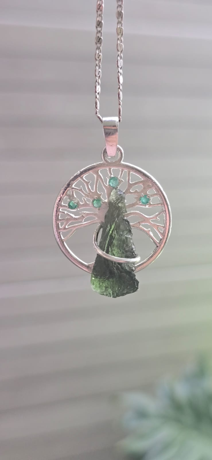 Dije en plata 9.25 con moldavita natural