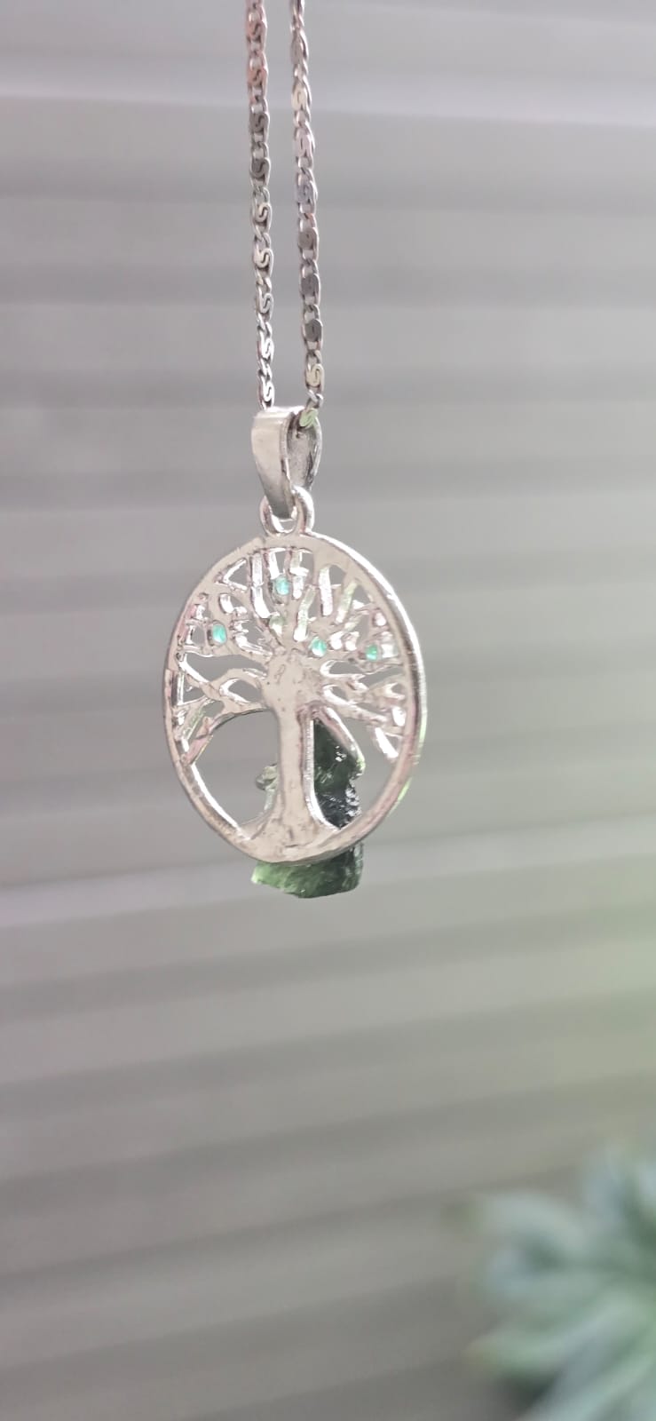 Dije en plata 9.25 con moldavita natural